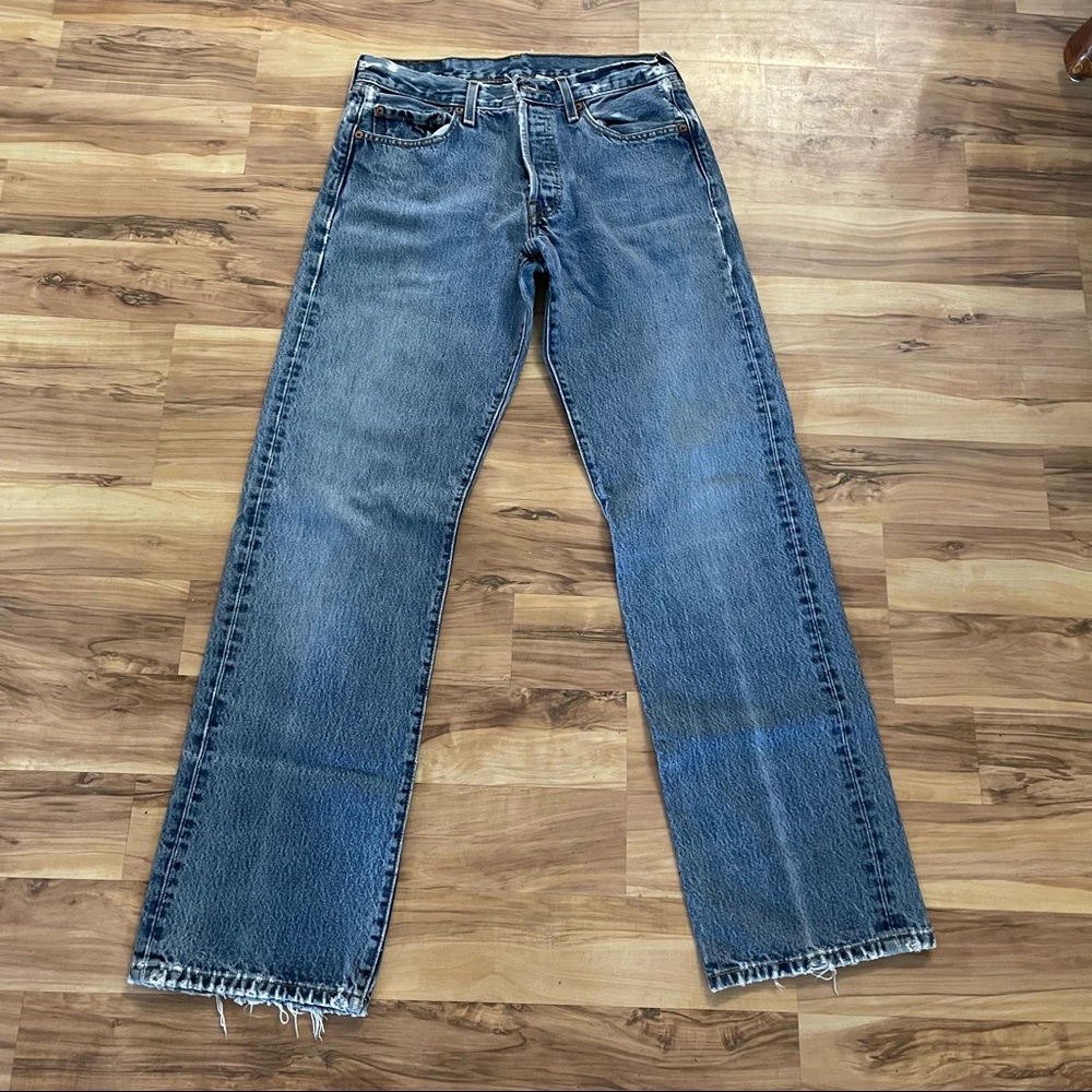 Vintage Levi’s 501 button fly jeans size 30X32